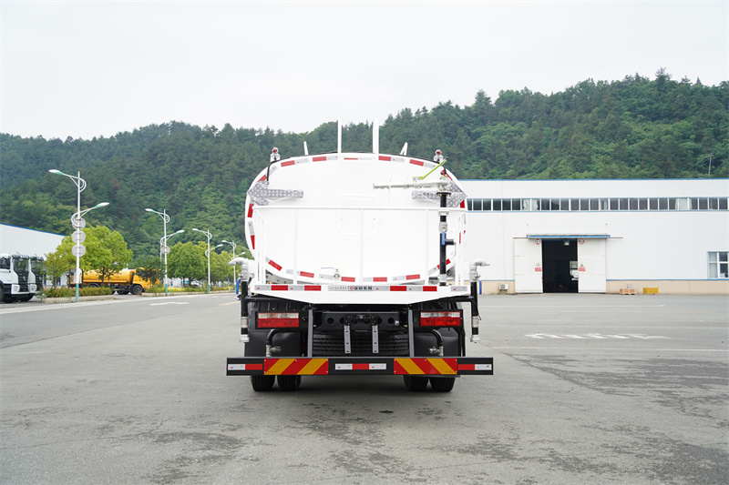 东风股份D9洒水车 12方（燃油车）