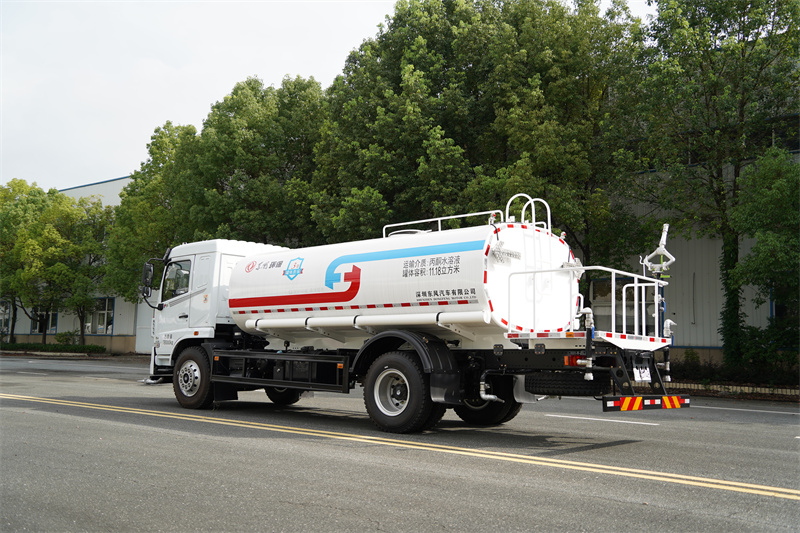 东风华神F5-230马力洒水车 15方（燃油车）