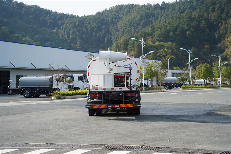 东风新汽D3L洒水车 22方（燃油车）